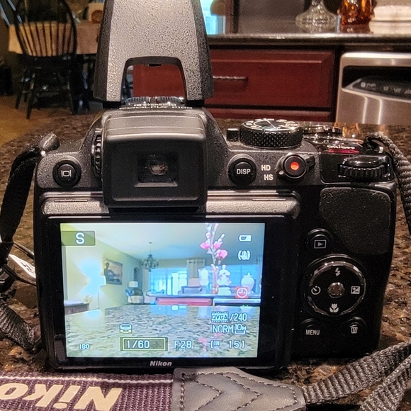 Nikon COOLPIX P100 10.3MP Digital Camera - Black With Charger & Carrying Case - Picture 4 of 13